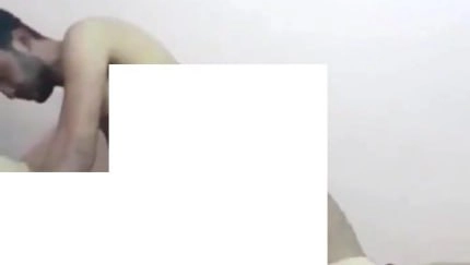 Yavaş Öyle Girmez Deyip Eliyle Sokuyor