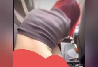 Kızıl saçlı kızı arabada çok fena sıkıyorlar güzel inliyor