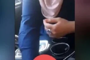 Araçta türbanlı skso ağzına bosalıyor