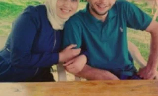 Dışardan Baksan Normal Bir Çift Zannedersin