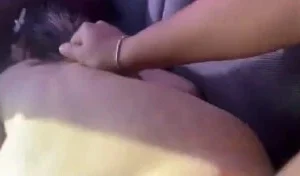 Manitasını Arabada Sikiyor