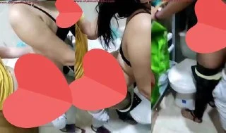 Sikicisiyle mekana gitmeden önce pantolunu ve külodu sıyırıp