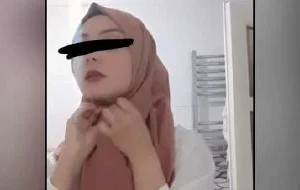 Türbanlı kızın küçük memisleri çok tatlı