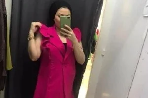 Türbanlı Nagehan kendisini sergiliyor