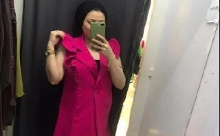 Türbanlı Nagehan kendisini sergiliyor