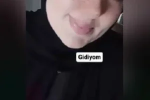 Türbanlı Yaramaz Kız